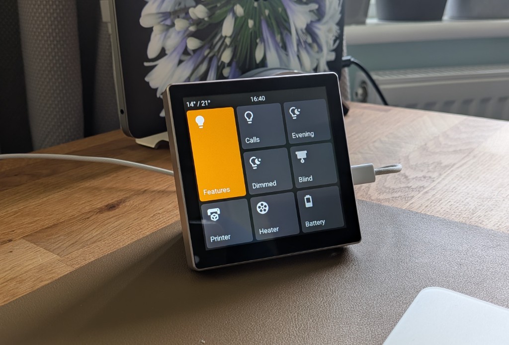 Espcontrol on the 4-inch 4848S040: square home screen with temperature, clock, and control tiles