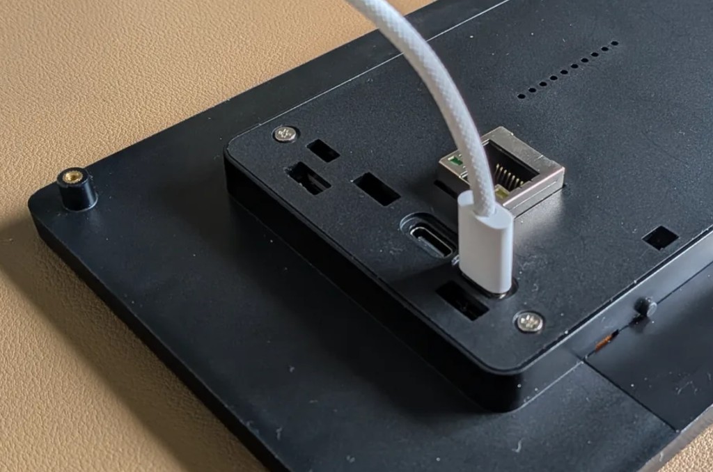 USB-C flashing port on the back of the JC1060P470